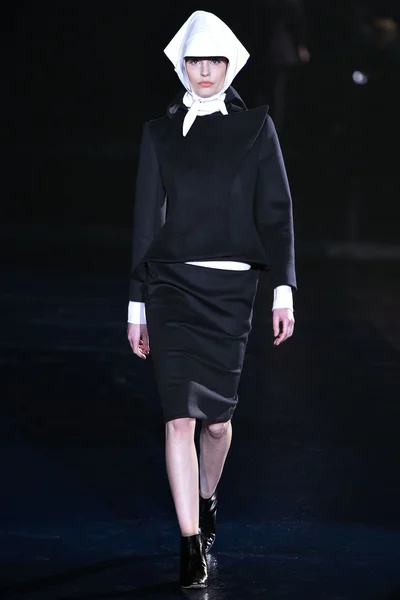 Look 27